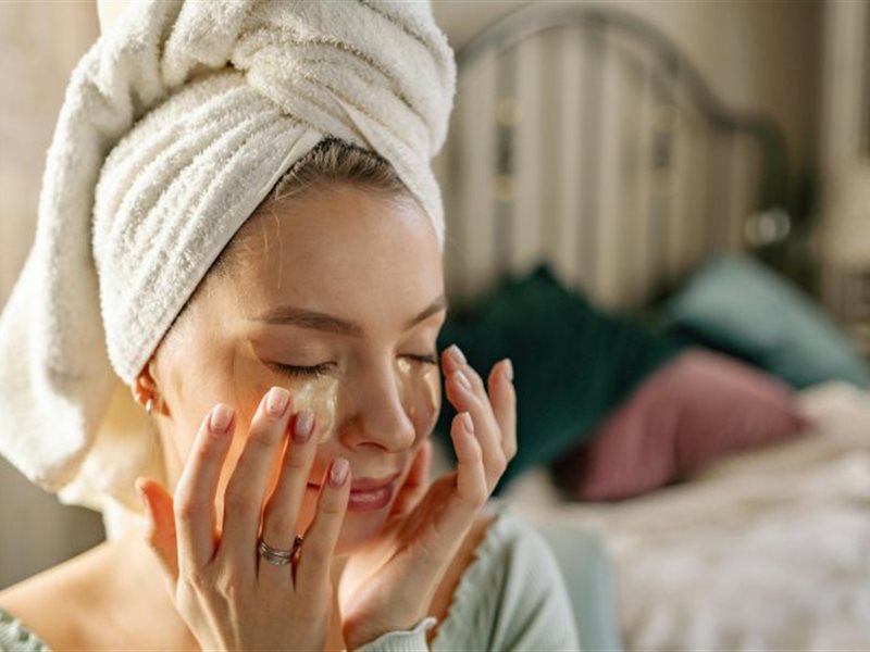 5 منتجات فعالة للتخلص من الهالات السوداء والتجاعيد أسفل العين