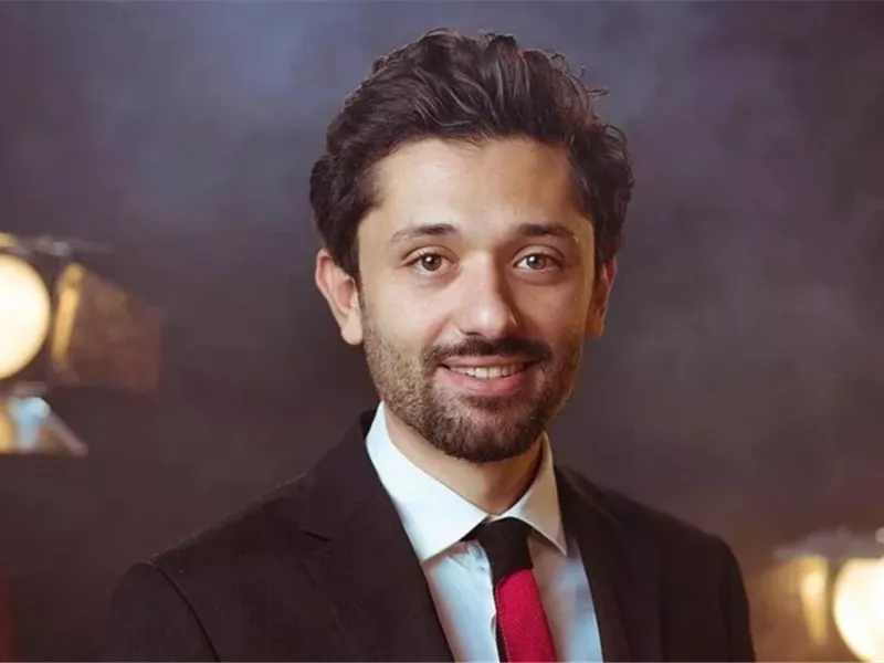 كريم محمود عبد العزيز يبدأ تصوير “الهنا اللي أنا فيه”