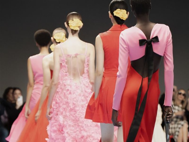 مجموعة كارولينا هيريرا في أسبوع الموضة بنيويورك لمزيد من الأنوثة