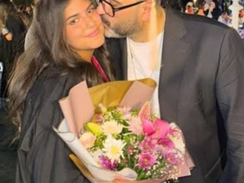 أكرم حسني يحتفل بعيد ميلاد ابنته: قمر وهيطلّع رخصة