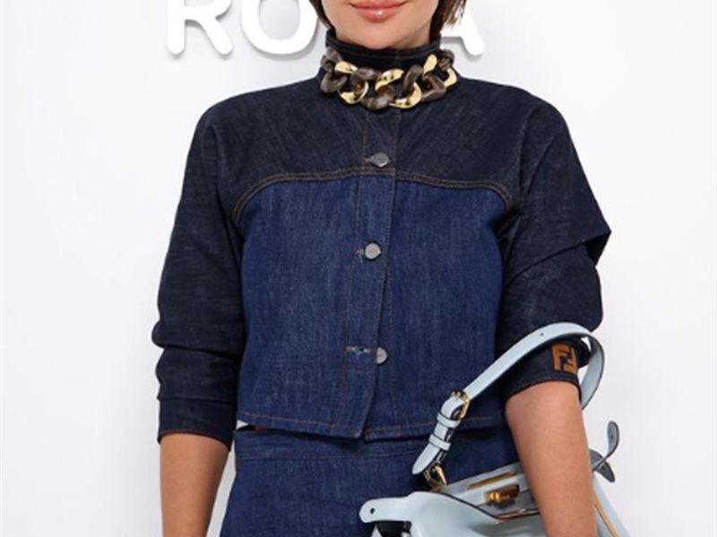 صبا مبارك بإطلالة من Fendi في ميلانو