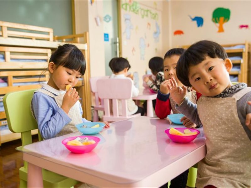 10 أطعمة تزيد من تركيز طفلك