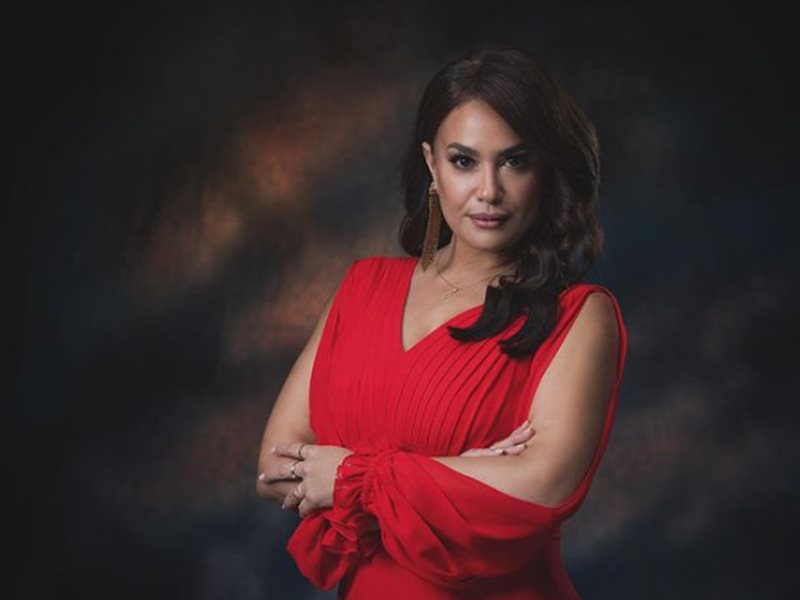 هند صبري تحتفل بـ “البحث عن علا” بإطلالة جريئة من إيمان الخميسي