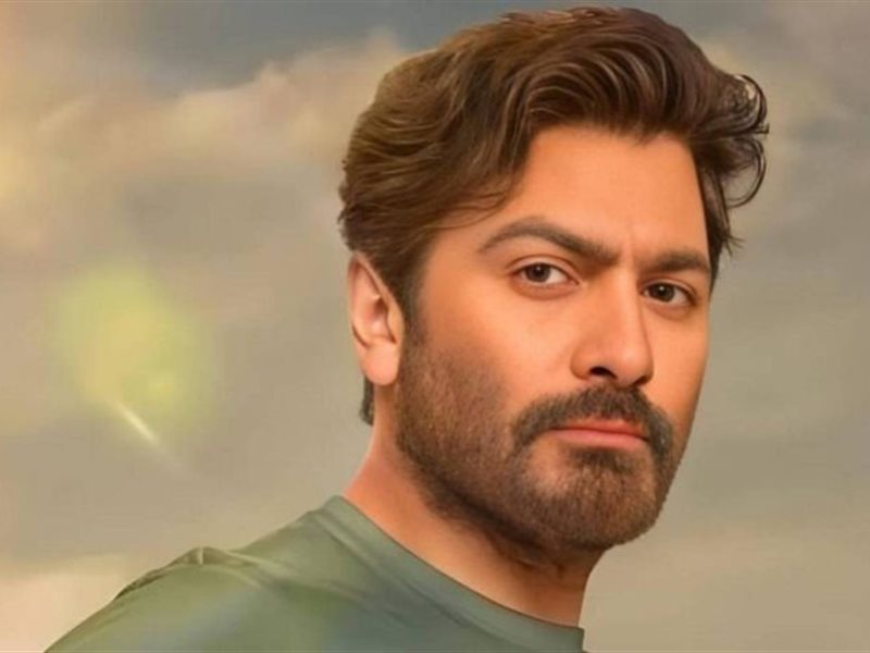 تامر حسني لـ أحمد عزمي بعد تعاقده مع “المتحدة”: نجم كبير وتستاهل كل خير