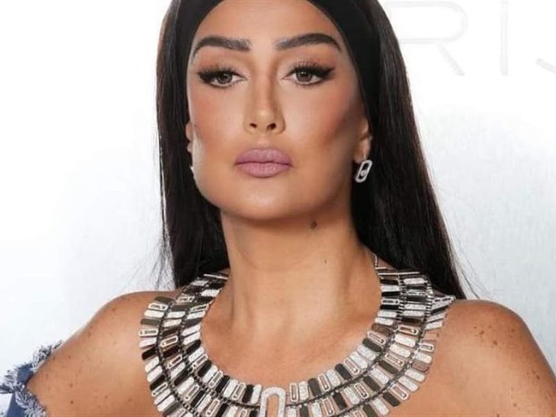 غادة عبد الرازق تثير الجدل بإطلالتها في أسبوع الموضة في باريس