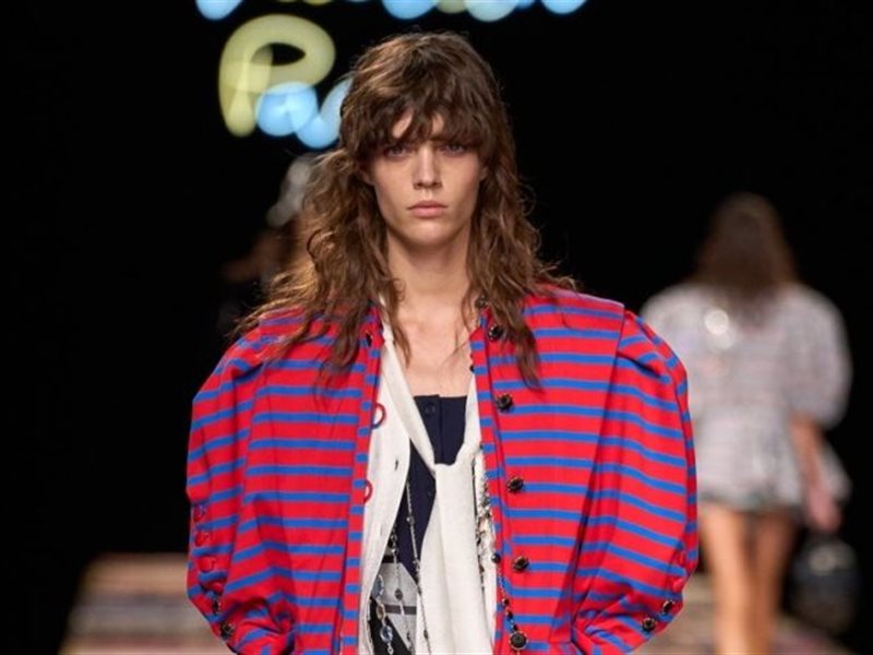 اختتام أسبوع الموضة في باريس: لويس فويتون يكشف عن مجموعة ربيع وصيف 2025