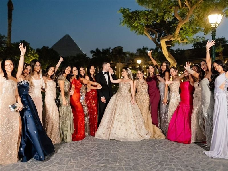 أبرز إطلالات النجمات في حفل زفاف ابنة باسل سماقية بأهرامات الجيزة 