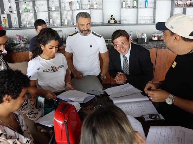 بالصور.. أيتن عامر والليثي ونور قدري في كواليس فيلم “عنب”