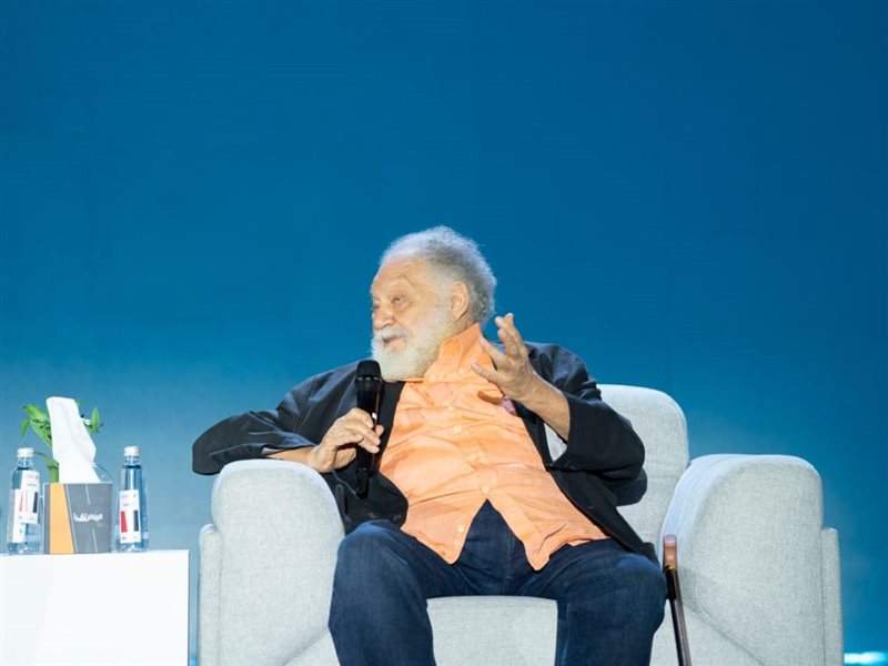 يحيى الفخراني وحديث عن المسرح بمعرض الرياض الدولى للكتاب 