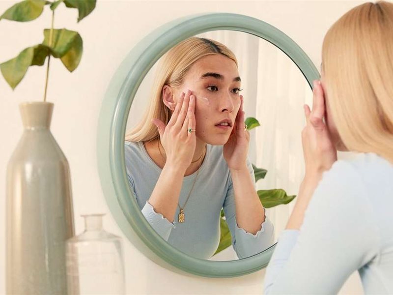 منها زيت جوز الهند.. أسوء 5 أشياء يمكنك وضعها على بشرتك 