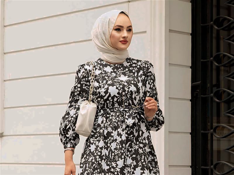 كيف تختارين الأقمشة المناسبة لمواجهة مناخ الإمارات بأناقة 