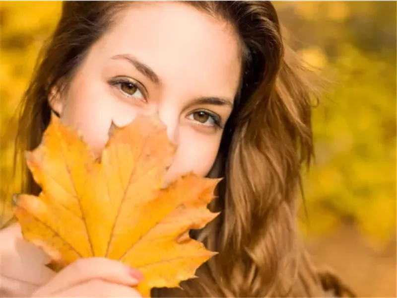 كيف يمكنك الوقاية من تأثير الخريف على صحة بشرتك وحمايتها؟