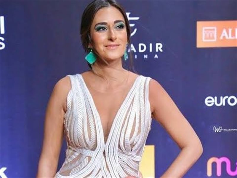 أمينة خليل: 