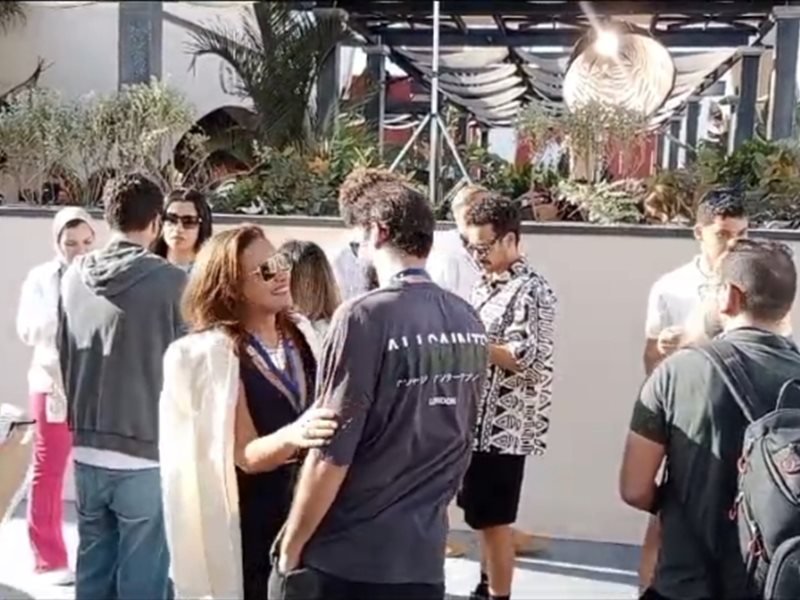 لقاء حار يجمع هند صبري بنجوم الفن بمهرجان الجونة السينمائي 