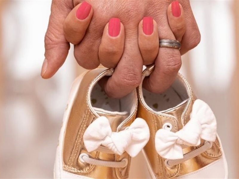 دنيا عبد العزيز تعلن عن استقبال مولودتها الأولى