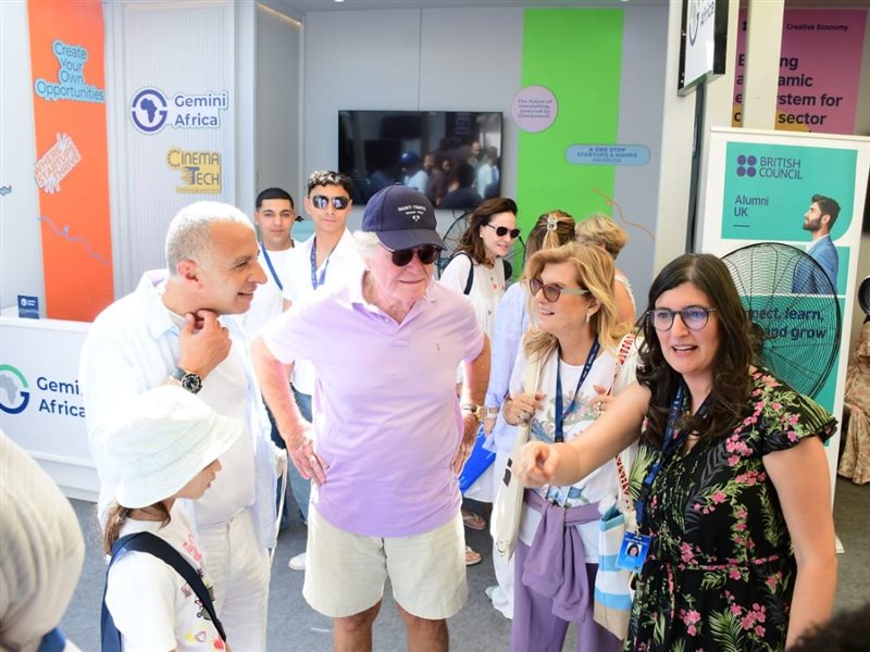 حسين فهمي وعمرو منسي ونجيب ساويرس في سوق مهرجان الجونة السينمائي  