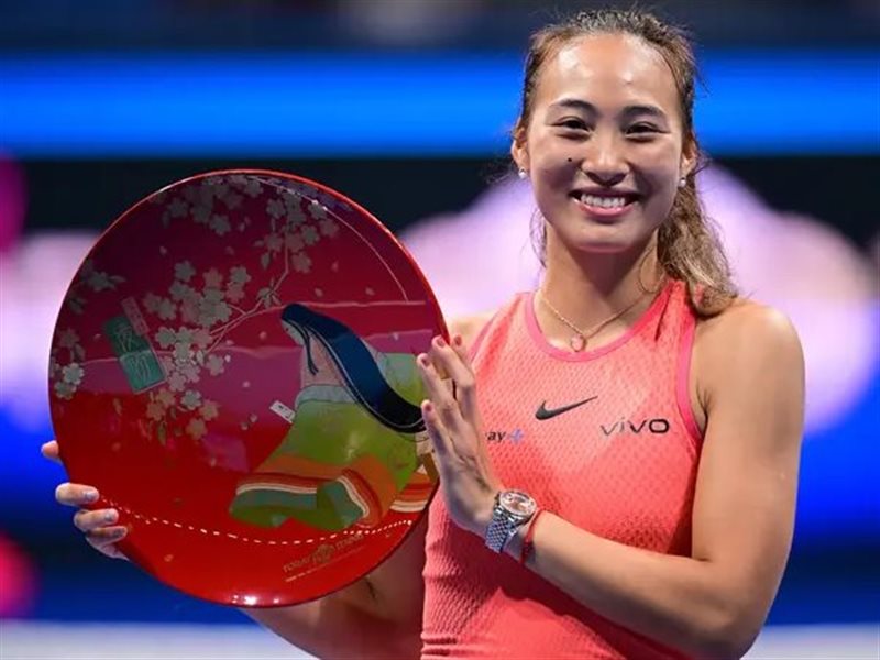 الصينية شينغ تشينوين تتألق بتحقيق لقب بان باسيفيك المفتوحة وتحجز مكانها في البطولة الختامية للتنس