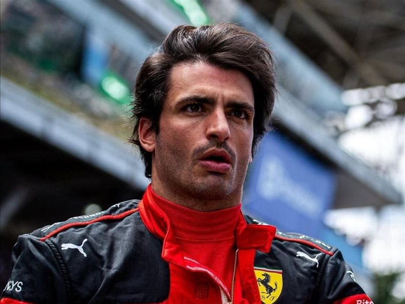 كارلوس ساينز يحجز مركز الانطلاق الأول لسباق جائزة المكسيك الكبرى للفورمولا 1