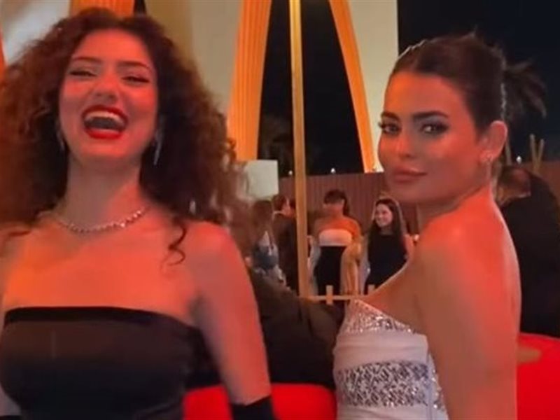 أسماء جلال وجيهان الشماشرجي.. نجوم الفن على السجادة الحمراء قبل حفل هشام نزيه بمهرجان الجونة 