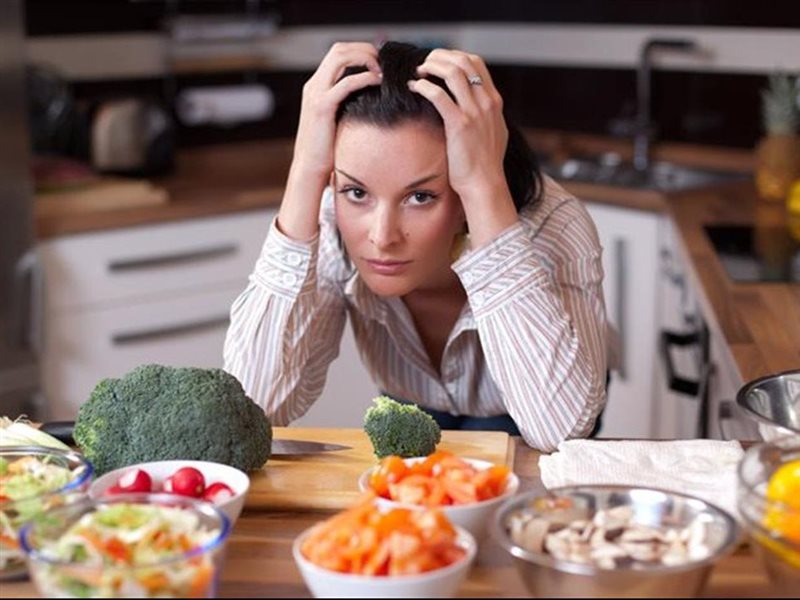  6 أطعمة مفيدة لمحاربة القلق والتوتر.. هل الشوكولاتة منها؟ 