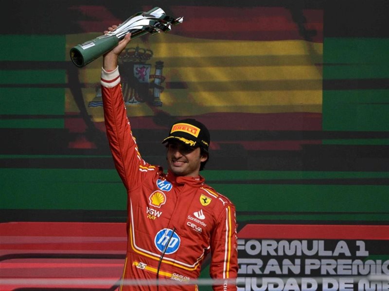 كارلوس ساينز يحصد لقب سباق جائزة المكسيك الكبرى ويحقق فوز لفريق فيراري