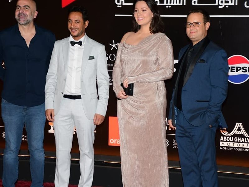 انطلاق السجادة الحمراء للفيلم الجزائري 