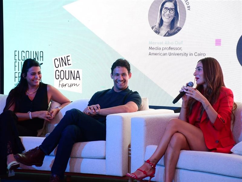 بدء ندوة الفنانة أمينة خليل وأسماء جلال وعلي قاسم (صور) 