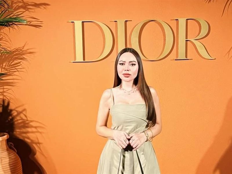 أسما إبراهيم أول إعلامية عربية في معرض Galerie Dior بأبو ظبي