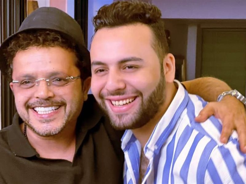 احتفاء بمخرج مصري بشارع المعز بعد تصويره لفيلم أمريكي 