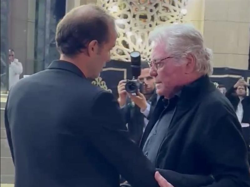 أبرزهم يسرا وحسين فهمي.. نجوم الفن يقدمون العزاء في حسن يوسف بعد عودتهم من الجونة