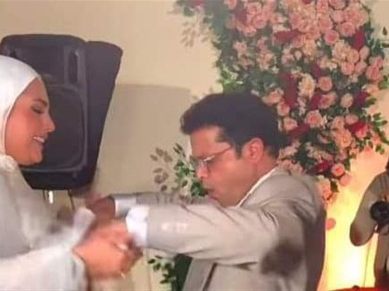 مين حبيب بابا.. محمد هنيدي يحتفل بُخطبة ابنته فريدة 