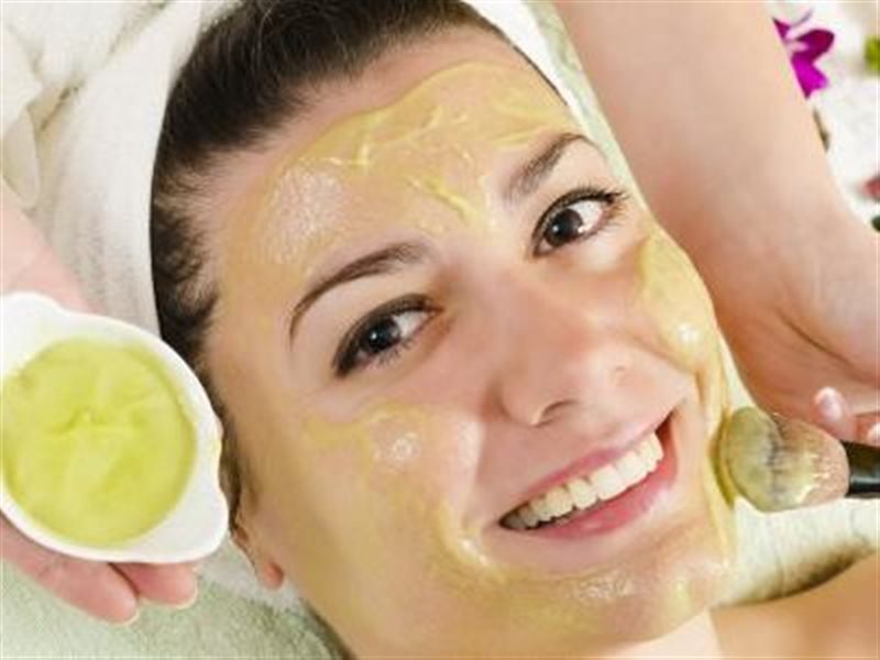 مع انخفاض درجات الحرارة.. إليك أفضل روتين للعناية بالبشرة الجافة