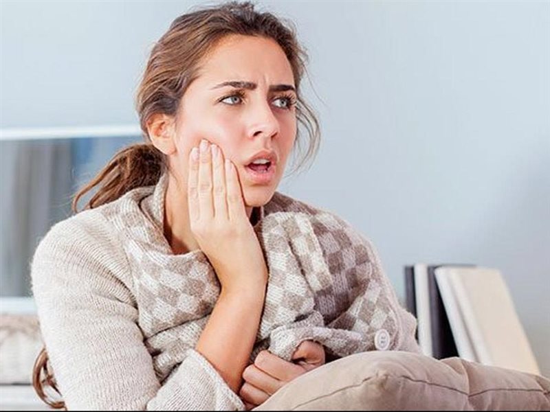 لماذا يبدو وجهك منتفخًا عند الاستيقاظ من النوم؟.. إليك الأسباب 