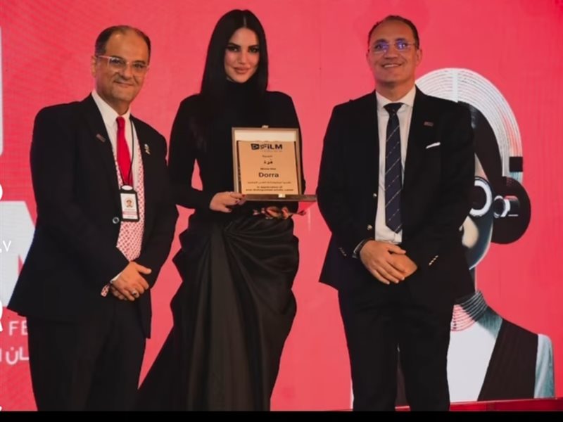 درة تعرب عن سعادتها بتكريمها في مهرجان