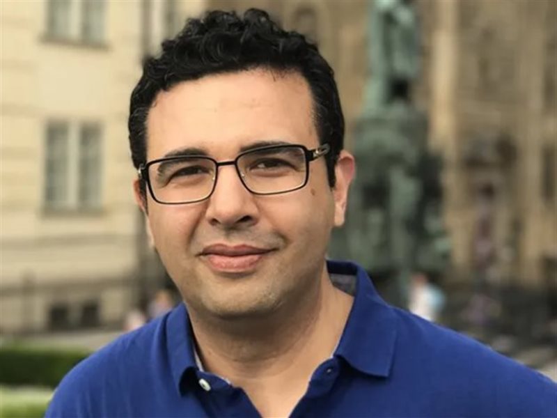 عصام حجي رحلة عالم مصري نحو اكتشاف المياه في الفضاء 