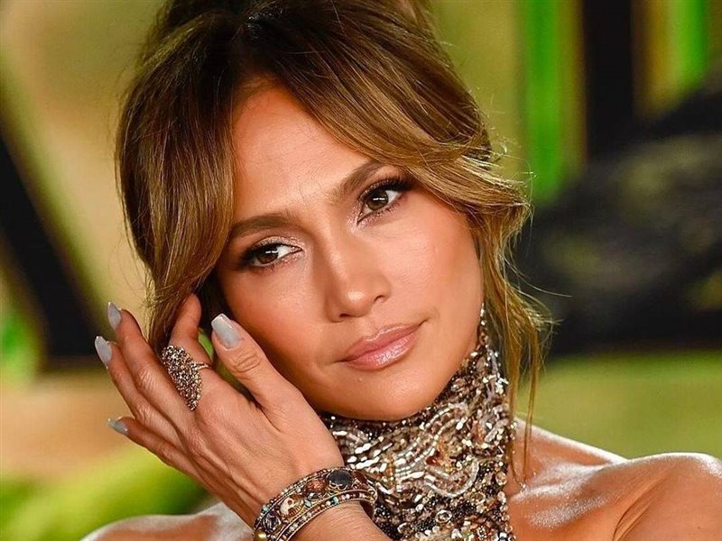 جينيفر لوبيز بتوقيع زهير مراد في العرض الخاص لفيلم Wicked