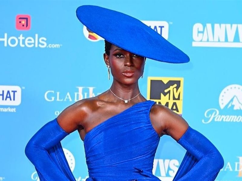 حضور مميز وإطلالات مبتكرة على السجادة الحمراء في حفل توزيع جوائز MTV EMA 2024