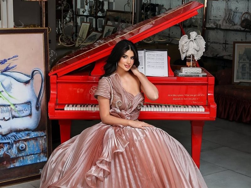  تعرفي على فساتين تبرز أنوثتك من المجموعة الجديدة لموسم خريف وشتاء 2025 بتوقيع فؤاد سركيس 