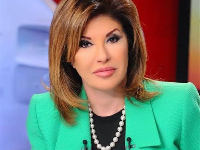 هالة سرحان تتألق بالبنفسجي على السجادة الحمراء في افتتاح مهرجان القاهرة السينمائي 