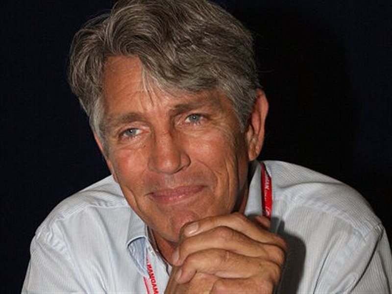 قبل ندوة اليوم.. تعرف على الفنان إريك روبرتس وأهم محطاته الفنية 