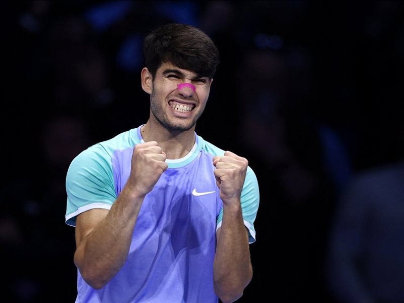 كارلوس ألكاراز يتجاوز المرض ويهزم روبليف في بطولة 