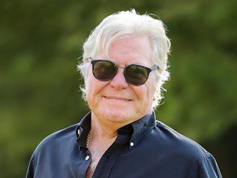 اليوم.. حسين فهمي يفتتح سوق الصناعة ضمن فعاليات مهرجان القاهرة السينمائي