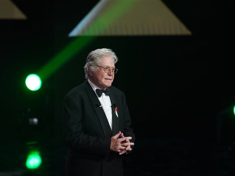 حسين فهمي عن لافتة دبوس فلسطين: 