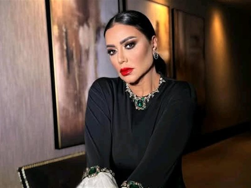 نجمات التمثيل يغزون عالم الغناء.. من رانيا يوسف إلى أسماء جلال 