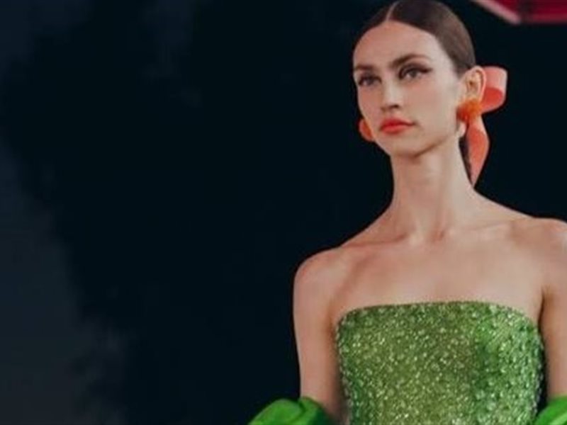 رسالة حب إلى مكسيكو.. أحدث تصميمات كارولينا هيريرا لريزورت 2025 