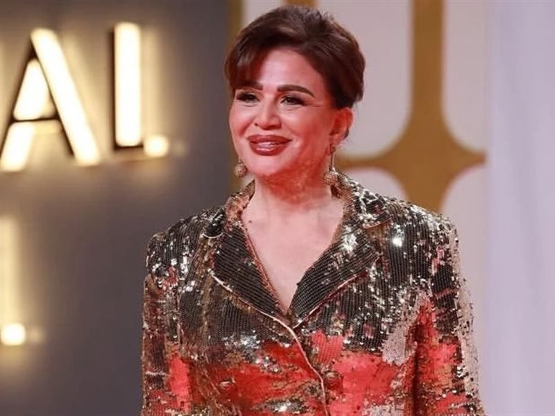 إطلالات براقة للنجمات في ختام القاهرة السينمائي