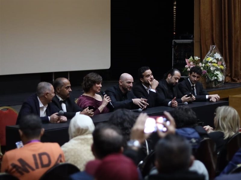 مخرج وأبطال فيلم 