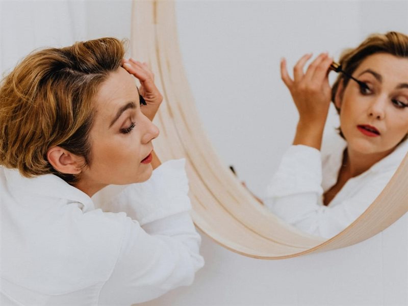 وداعا لتركيب الرموش الصناعية.. أفضل 6 أنواع للماسكرا العلاجية للرموش 