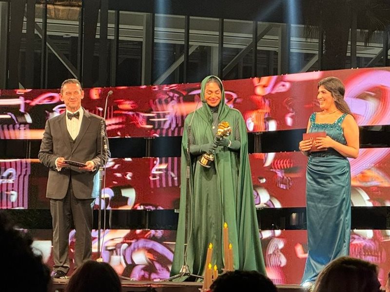 مهرجان ضيافة يكرم الفنانة التشكيلية الإماراتية مريم الحسيني