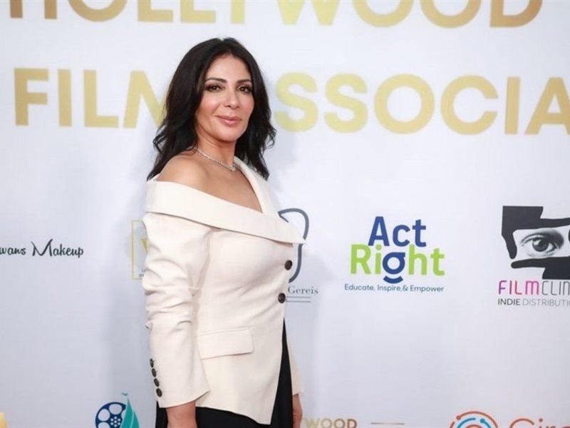 منى زكي وأبطال فيلم 